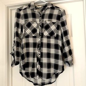 🖤🖤B&W w/grey, plaid, long sleeve, button down🖤